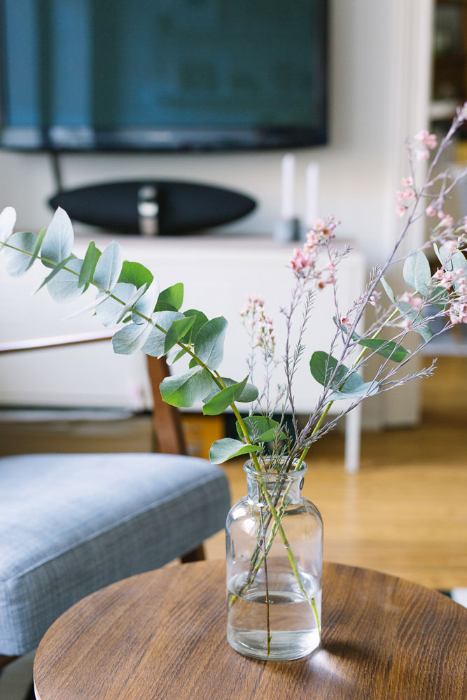 Let's Talk: Interior Expertin & Bloggerin Jasmin von Elbmadame - Frische Blumen im Wohnzimmer