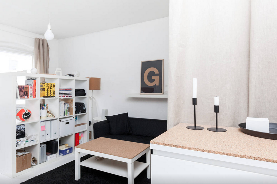 Korkplatten werten die Ikea-Möbel stilvoll auf